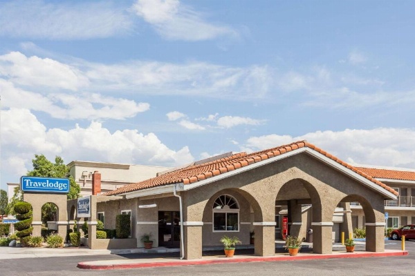 Travelodge by Wyndham Hemet CA image 8